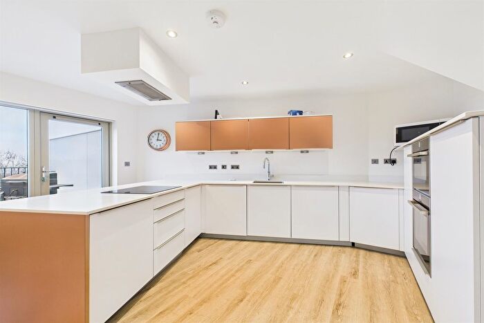 2 Bedroom Flat To Rent In Park Edge, Barrack Lane, NG7