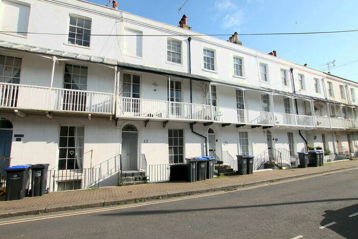 1 Bedroom Ground Flat To Rent In Warwick Road, Worthing, BN11