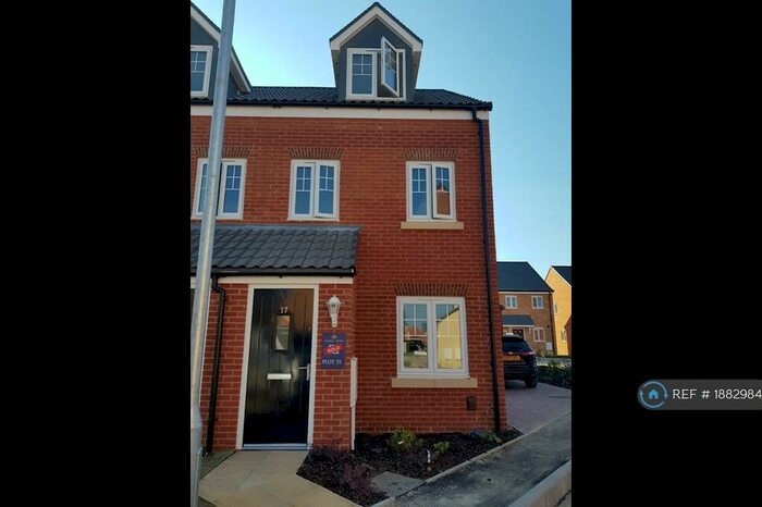 3 Bedroom Semi-Detached House To Rent In Tern Place, Exning, CB8