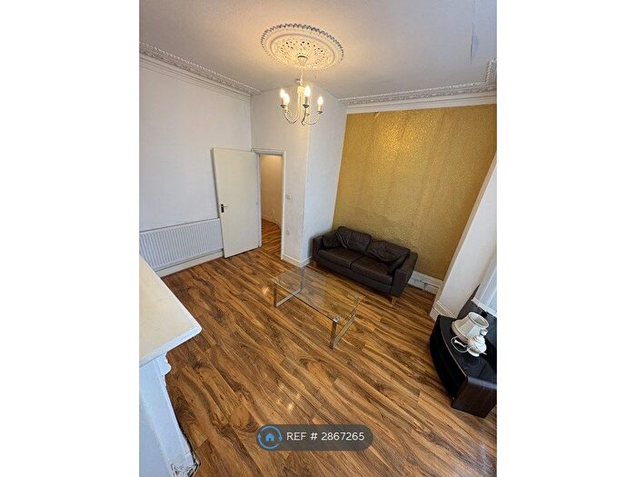 2 Bedroom Flat To Rent In Broad Lane, London, N15