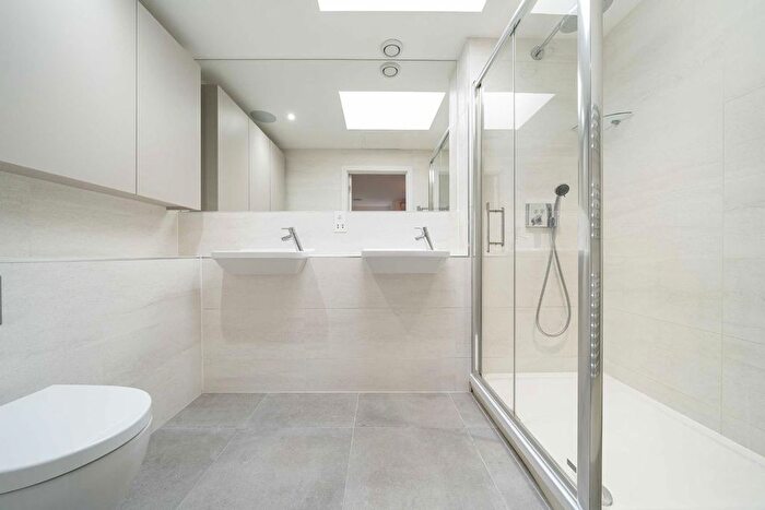 3 Bedroom Property To Rent In Vinery Way, Hammersmith, W6