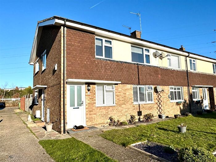 2 Bedroom Maisonette For Sale In Millbrook Avenue, Welling, DA16