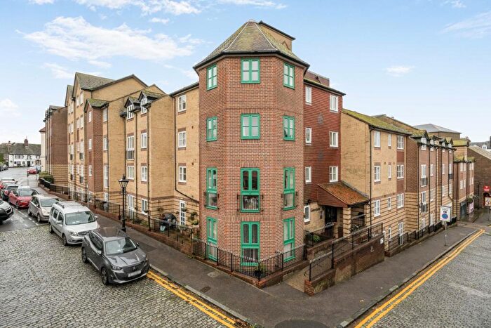 2 Bedroom Flat For Sale In Glendale, The Bayle, Folkestone, CT20