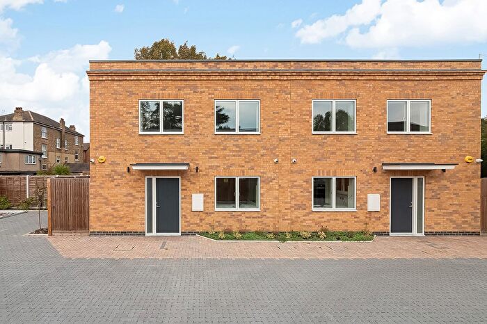 3 Bedroom Semi-detached House For Sale In Artisan Mews, Bromley, Kent, BR1