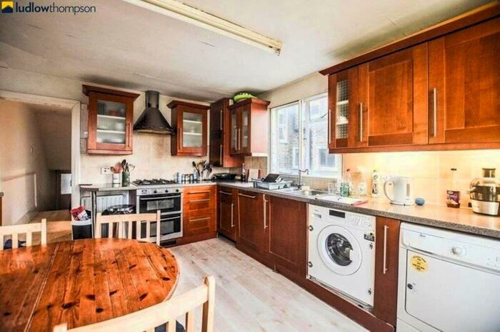 3 Bedroom Flat To Rent In Friern Road, East Dulwich, London, SE22