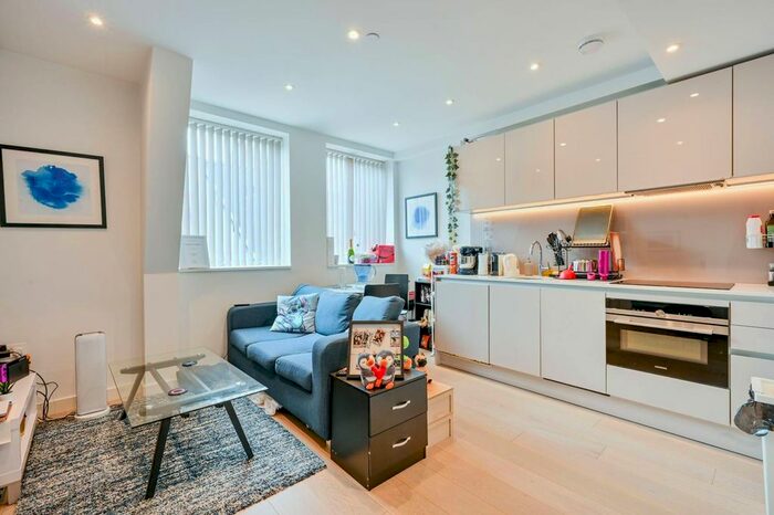 1 Bedroom Flat To Rent In Albion Court, Hammersmith, W6