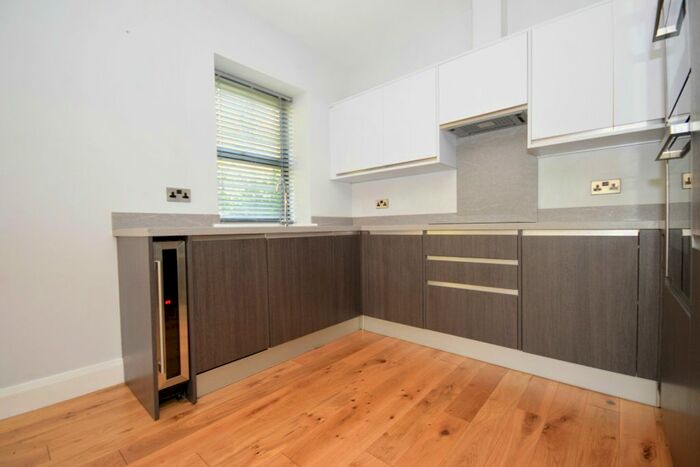 2 Bedroom Flat To Rent In London Road, Riverhead, Sevenoaks, TN13