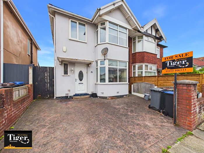 3 Bedroom Semi-Detached House For Sale In Riversleigh Avenue, Blackpool, FY1