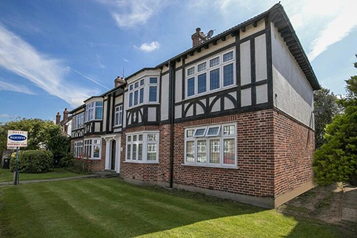 2 Bedroom Maisonette To Rent In Algers Close Loughton, IG10