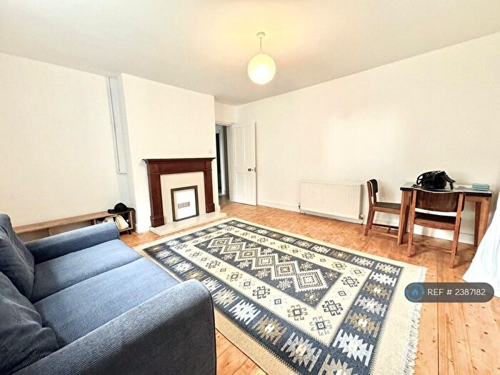 2 Bedroom Flat To Rent In Stoke Newington, London, N16