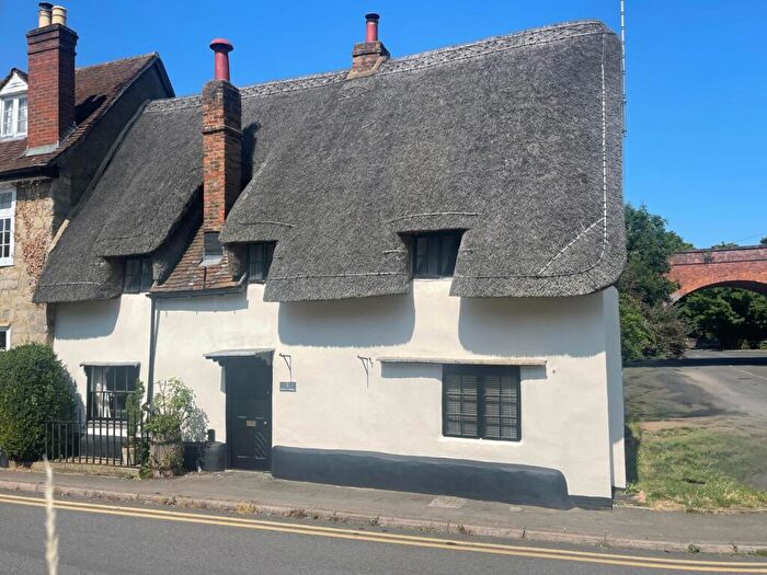 2 Bedroom Cottage For Sale In Mitre Street, Buckingham, MK18