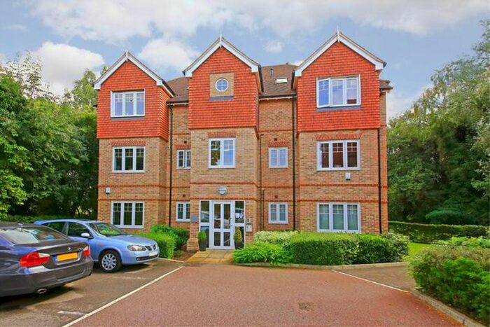 2 Bedroom Flat To Rent In Highbridge Close, Radlett WD7
