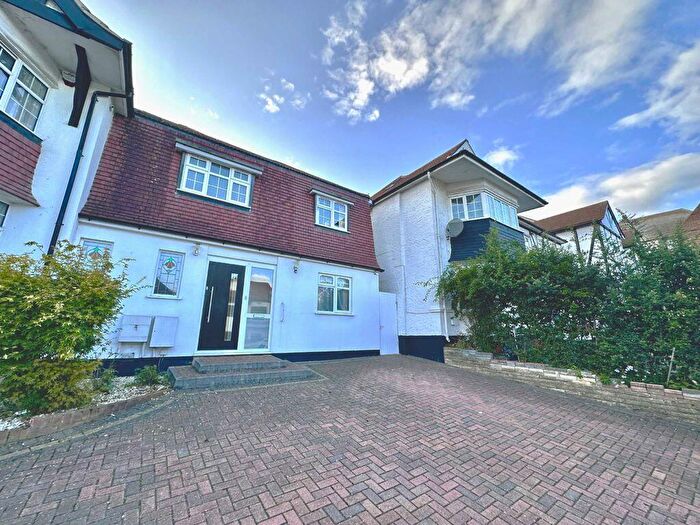 Flat To Rent In Allington Road, London, NW4