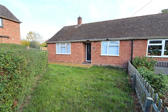 2 Bedroom Bungalow For Sale In Manor Close, Cosgrove, Milton Keynes, Bucks, MK19