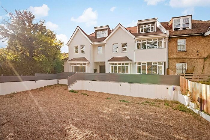 1 Bedroom Flat To Rent In Woodcote Valley Road, Purley, CR8