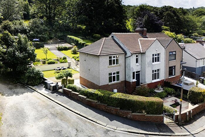 3 Bedroom Semi Detached House For Sale In Avison Road, Cowlersley, Huddersfield, HD4