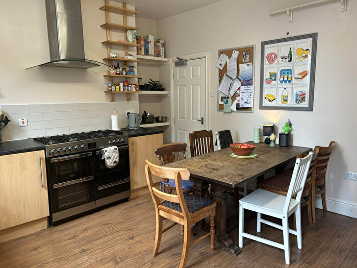 6 Bedroom Semi Detached House To Rent In Quarry Mount Terrace, Leeds, West Yorkshire, LS6