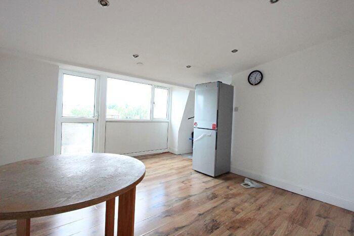 2 Bedroom Flat To Rent In East Road, London, E15