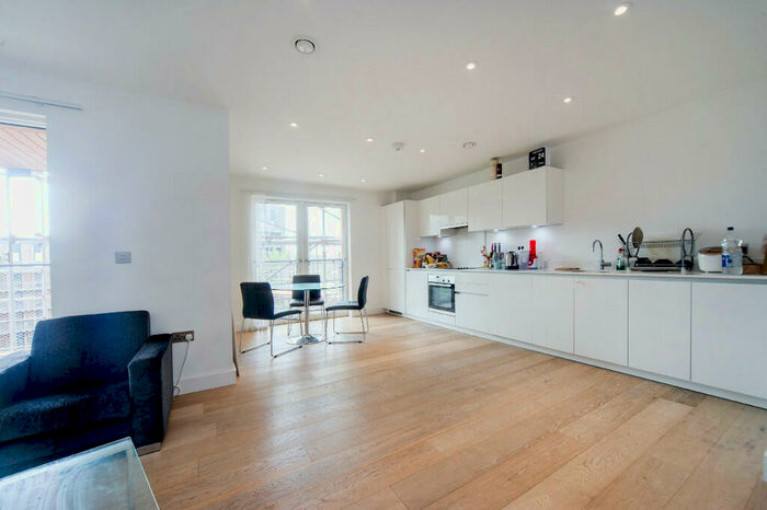 3 Bedroom Flat To Rent In Cube Building, - Wenlock Road, London, N1