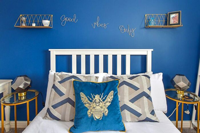 2 Bedroom Flat For Sale In Crosse Courts, Basildon, Essex, SS15