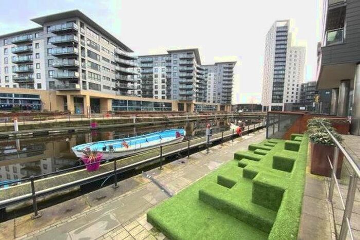 2 Bedroom Flat To Rent In La Salle, Leeds, LS10