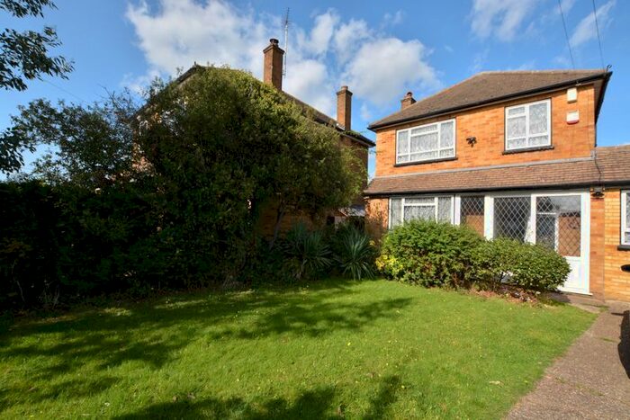 3 Bedroom Detached House To Rent In Harrowview, Hillingdon, Uxbridge, UB10