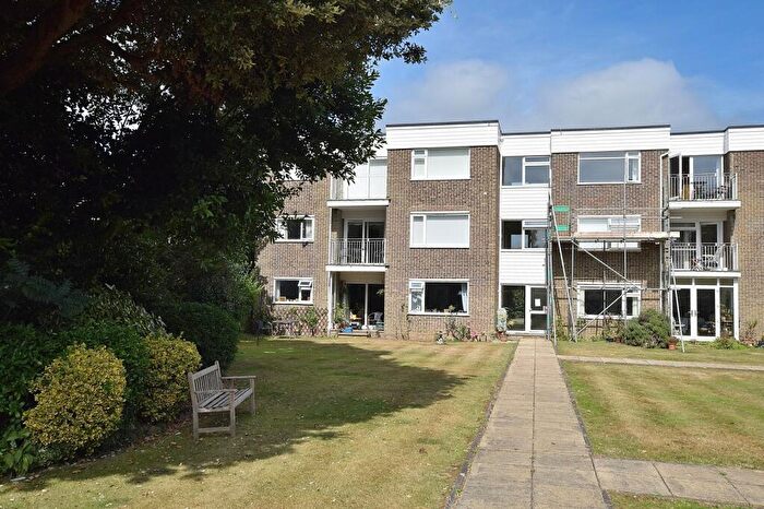 2 Bedroom Flat To Rent In Needles Court, Rookcliff Way, Milford On Sea, Hampshire., SO41