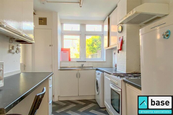 2 Bedroom Maisonette To Rent In Olney Road, Walworth, London, SE17