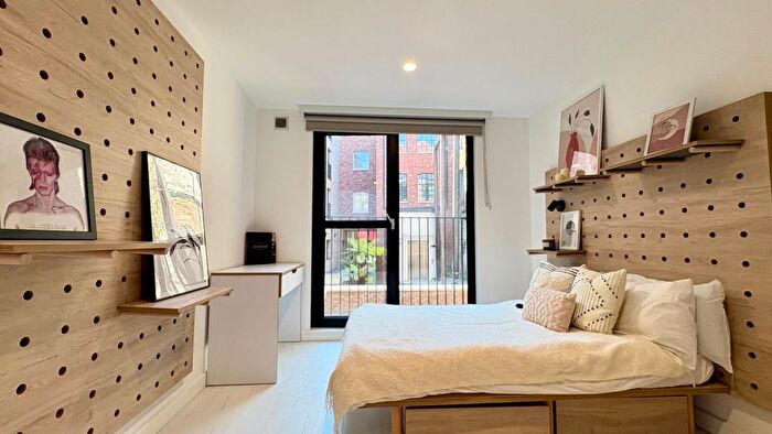 Studio To Rent In Commercial Road, London, E14