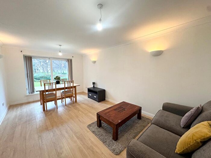 1 Bedroom Apartment To Rent In Riverview Drive, Glasgow, G5