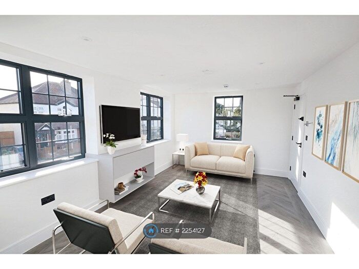 Studio To Rent In Ennerdale Court, Surbiton, KT5