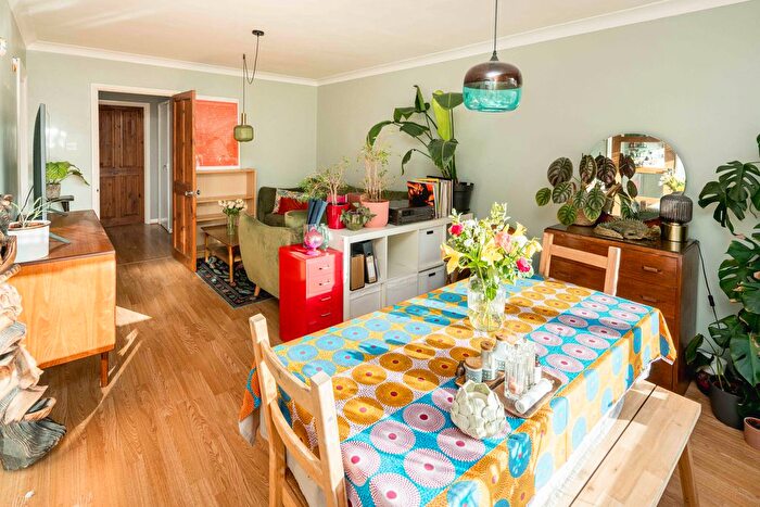 2 Bedroom Flat To Rent In Central Hill, London, SE19