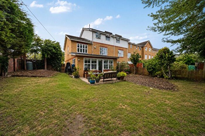 4 Bedroom End Of Terrace House For Sale In Stocton Close, Guildford, GU1