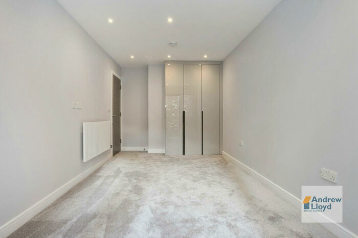 3 Bedroom Flat To Rent In Bedroom Flat &# New North Road, Old Street, N1