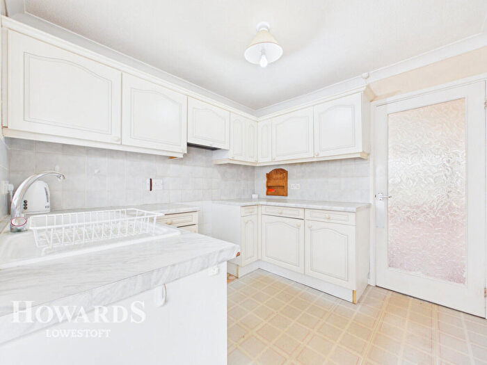 2 Bedroom Terraced Bungalow For Sale In Lloyds Avenue, Lowestoft, NR33
