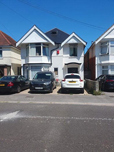 2 Bedroom Apartment For Sale In Seaward Avenue, Bournemouth, BH6