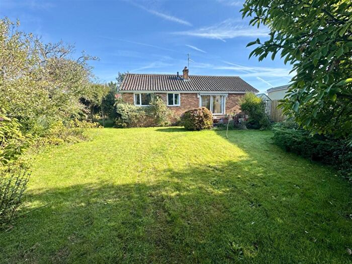 4 Bedroom Detached Bungalow For Sale In Gordano Gardens, Easton-In-Gordano, BS20