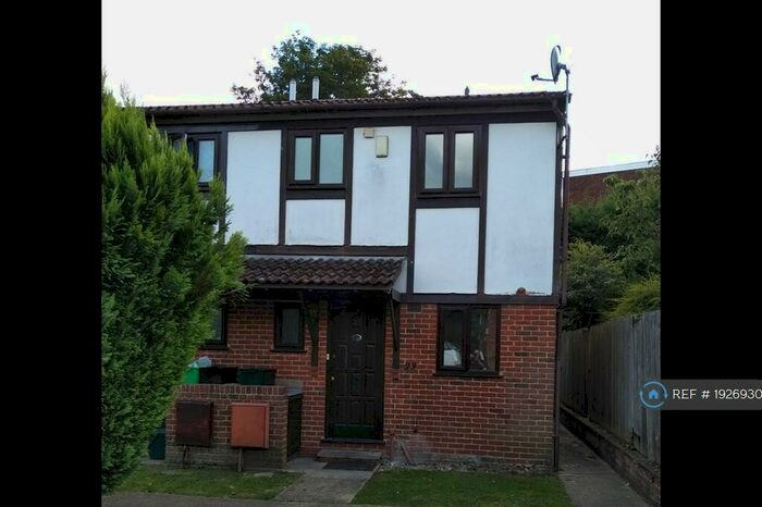 2 Bedroom End Of Terrace House To Rent In Luscombe Court, Bromley, BR2
