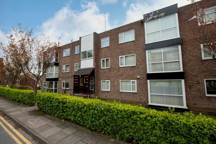 2 Bedroom Flat To Rent In Baguley Crescent, Manchester, M24
