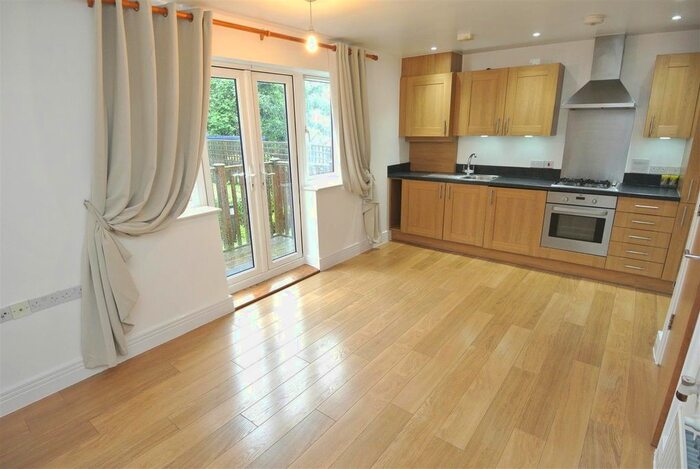 1 Bedroom Flat To Rent In Bowes Road, Staines, TW18