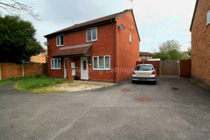 3 Bedroom Semi-Detached House To Rent In Laburnum Road - Winnersh, RG41
