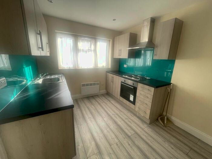 1 Bedroom Flat To Rent In Campbell Avenue, Ilford, IG6