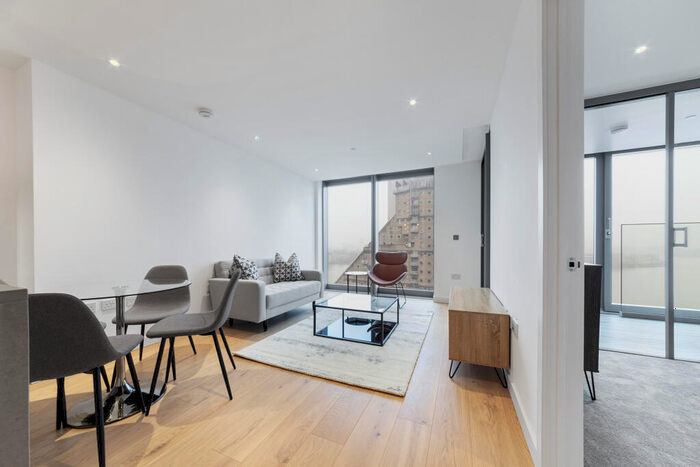 1 Bedroom Apartment To Rent In Landmark Pinnacle, Marsh Wall, Canary Wharf, London, E14