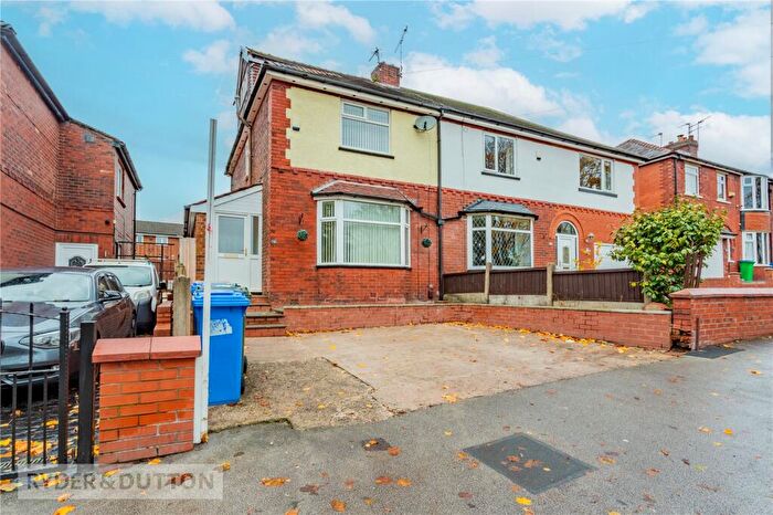 3 Bedroom Semi-Detached House For Sale In Springfield Road, Middleton, Manchester, M24