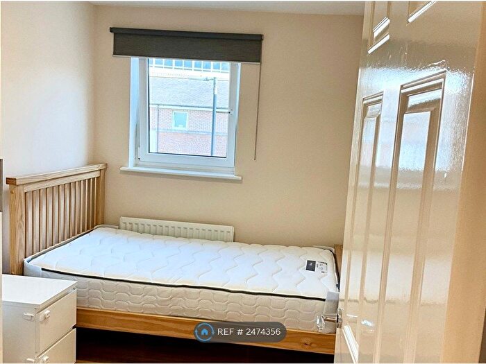 2 Bedroom Flat To Rent In Burford Gardens, Cardiff, CF11
