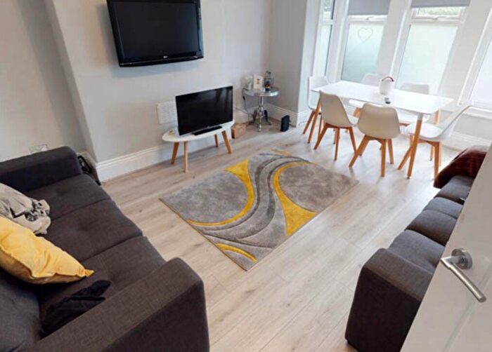 6 Bedroom Terraced House To Rent In Estcourt Terrace, Leeds, West Yorkshire, LS6