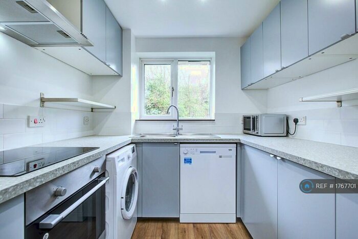 2 Bedroom Flat To Rent In Shortlands Close, Belvedere, DA17