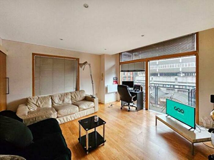 2 Bedroom Apartment To Rent In Church Street, Manchester, M4