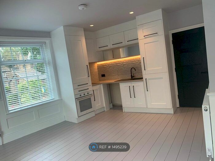 2 Bedroom Flat To Rent In High Street, Uppermill, Oldham, OL3