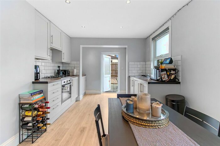 1 Bedroom Flat To Rent In Pretoria Avenue, London, E17